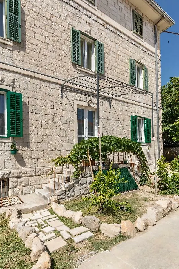 Seabed Rooms&Studio Split Apartment