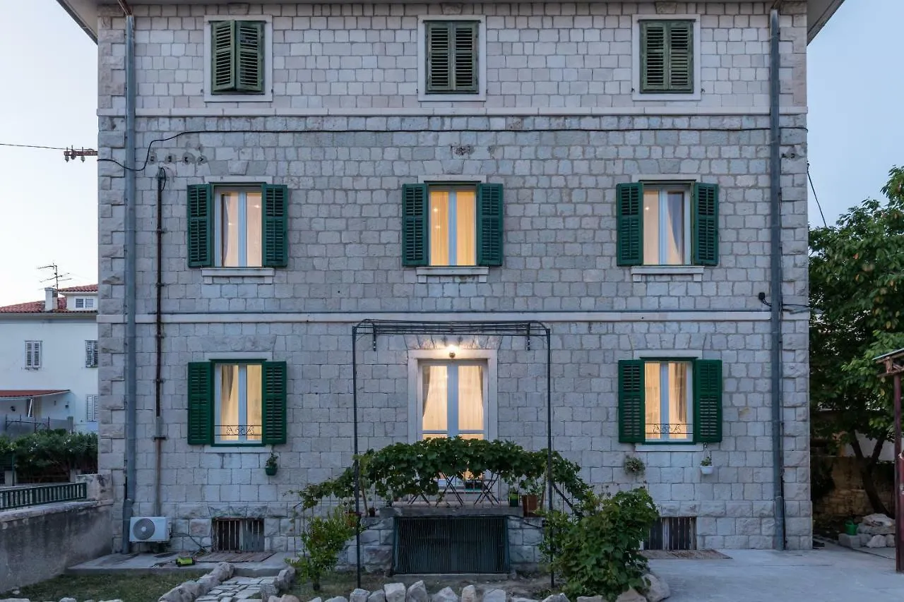 Seabed Rooms&Studio Split Apartment