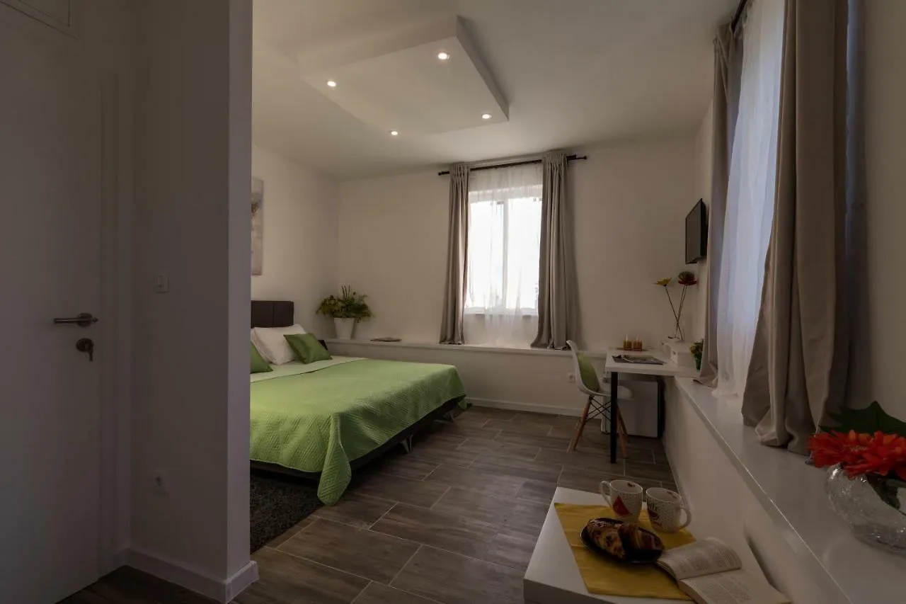Seabed Rooms&Studio Split